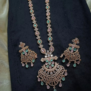 Conjunto de Joyería con Collar y Aretes con Incrustaciones de Diamantes Estilo Indio, Elegante y Moderno, para Mujeres y Niñas - Product Image 1