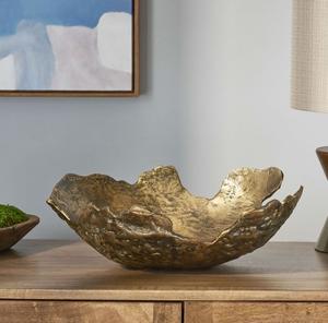 Bol de service artisanal en fonte d'aluminium avec surface polie et design moderne, parfait pour une présentation élégante sur la table de la cuisine - Product Image 1