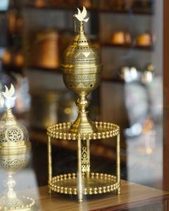 เครื่องหอมเหล็กหล่อชุบทองพร้อมด้ามไม้และอุปกรณ์ตกแต่งโต๊ะที่หรูหรา - Product Image 6