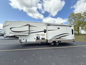 Caravanes de voyage d'occasion 2018 F-o-r-e-s-t R-i-v-e-r C-e-d-a-r C-r-e-e-k S-i-l-v-e-r-b-a-c-k 33IK - Product Image 4