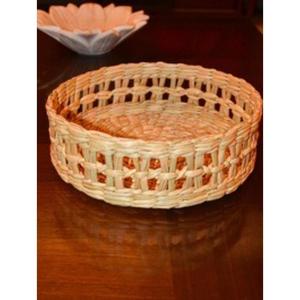 Panier organisateur en rotin naturel avec un tissage minimaliste et propre pour un style d'intérieur chic et un arrangement de pièce soigné - Product Image 6