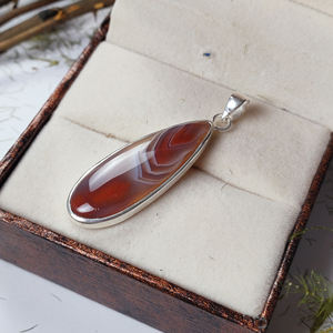 Pendentif en argent massif 925 avec pierre précieuse rouge du Botswana en forme de goutte, bijoux faits à la main, vente en gros - Product Image 3