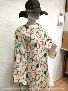 Robe d'été bohème ukrainienne Broderie au point de croix Manches bouffantes parfaites Ceinture ample à pompons en lin solide - Product Image 4