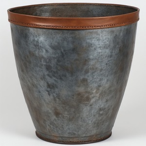 Maceta de cuero galvanizado Premium con ribete de cuero cosido a Cruz Detalles artesanales hechos a mano diseñados para Decoración - Product Image 3