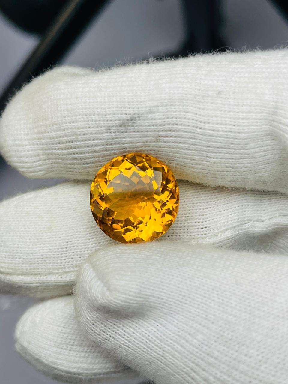 สีเหลือง