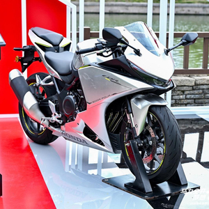 มอเตอร์ไซค์สไตล์สปอร์ตเรซซิ่งขนาดกลาง 450–500 ซีซี - Product Image 4