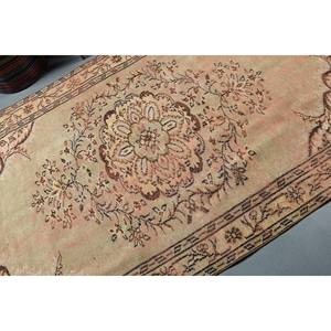 Alfombra turca Vintage de 4,7x8,1 pies, lana Beige hecha a mano con diseño de retazos, respaldo de látex para cabecera, patrón de pasillo rectangular - Product Image 5