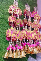 Meerkleurige handgemaakte Indiase lotus-tassel guirlandes, Indiase bruiloft decoratie, feestelijke decoratie, achtergrond hangende slingers
