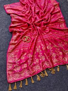 Sari de Seda Rusa de Diseño para Mujer con Pallu de Tejido Zari y Trabajo de Khatli Moti con Meenakari Bandhej en Sari Completo - Product Image 2