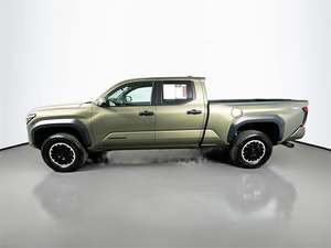 Sharp Green 2024 pour Tacoma TRD Off-Road Double Cab 4WD Volant à Gauche Sièges en Tissu Intérieur Léger Démarrage à Distance Pack TRD - Product Image 2