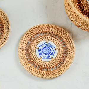 Posavasos Clásico de Madera Natural Ecológico con Cerámica en el Centro, Accesorio de Cocina Hecho en Vietnam - Product Image 1