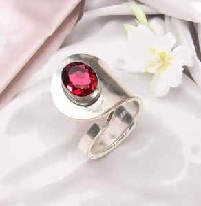 Anillo de Rubelita Rosa Hecho a Mano, Ovalado, Plata de Ley, Piedra de Nacimiento de Octubre, Joyería Elegante, Regalo para Mujer - Product Image 1