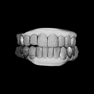 Grillz personnalisé en or texturé taille diamant pour les dents supérieures, fabriqué à la main, 6 dents croisées, 10K - Product Image 4