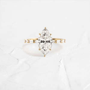 Élégante bague de demande en mariage Moissanite Marquise Cut Durable pour des moments spéciaux - Product Image 3