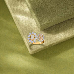 Anillo de declaración para hombre Madhavi en oro blanco con piedra natural, joyería fina - Product Image 1