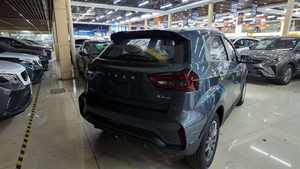 SUV essence d'occasion fabriqué au Japon 2024, conduite à droite, transmission automatique, sièges en cuir, couleur foncée, jantes R17, toit ouvrant panoramique, état impeccable - Product Image 4