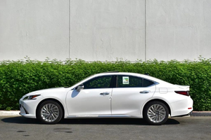 Es350 blanc 2022 d'occasion - Product Image 4