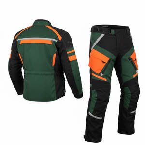 Combinaison textile de moto moderne, conçue pour les motards de tous les jours, avec des panneaux renforcés, un tissu confortable et un design tendance. - Product Image 2