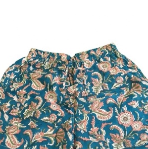 Short à imprimé fleuri pour femmes Nouveau design Haute élasticité Fitness Vêtements de sport décontractés Respirant Tissu multicolore Prix - Product Image 6