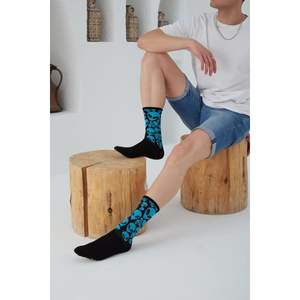 ถุงเท้ากีฬาลายมนุษย์ต่างดาวสีสันสดใส - Product Image 1