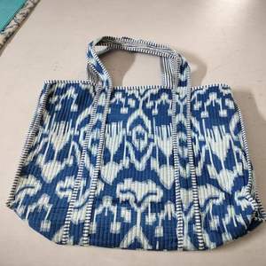 Bolsa de Viaje de Lujo Hecha a Mano con Estampado Animal 2025, Bolsa de Mano Acolchada con Estampado de Algodón, Gran Capacidad, Precio de Mayoreo - Product Image 5