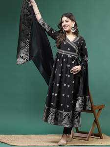 Conjuntos de Kurta, Pantalón y Dupatta Angrekha Bordados en Color Negro, Elegantes y Modernos para Mujer, Listos para Usar, Casuales, de Rayón, Cuello en V, Corte en A, OEM - Product Image 6