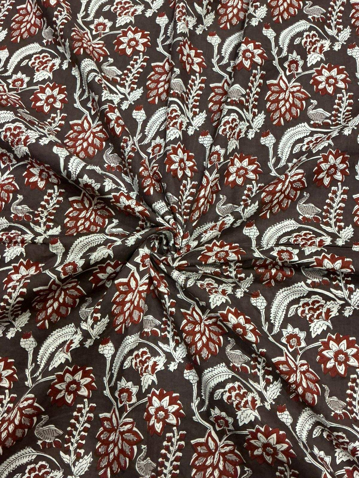 สีน้ำตาล