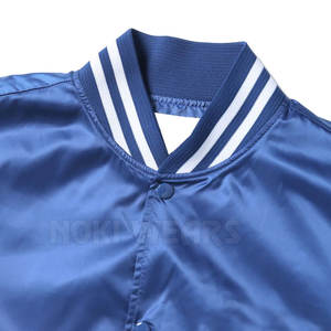 Chaqueta de invierno con letras de satén de último diseño de gran tamaño Chaqueta con letras de satén personalizada de bajo precio - Product Image 3