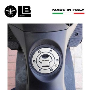 PROTECTION DE RÉSERVEUR 3D ADHÉSIVE ARGENTÉE pour Scooter GILERA NEXUS 2008 - Product Image 2