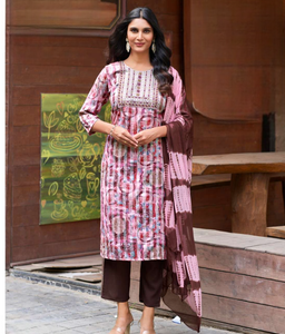 Costumes Salwar Kameez indiens pakistanais de qualité supérieure pour femmes Tissus en coton exclusifs et styles élégants pour les mariages et les fêtes - Product Image 3