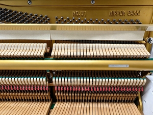 Piano droit Yamaha U1D 88 touches finition blanche style classique touches lestées plancher en bois massif - Product Image 5