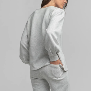 Sweat-shirt oversize pour femme, fabriqué en tissu d'hiver doux, offrant une coupe décontractée, un confort douillet, un style décontracté de rue, confortable à l'avant - Product Image 4