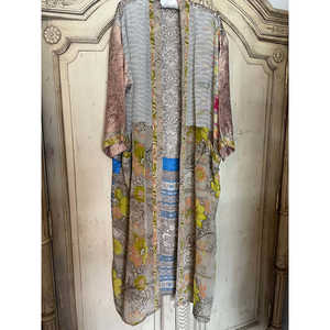 Chaqueta Larga de Seda Azul con un Toque de Elegancia - Product Image 1