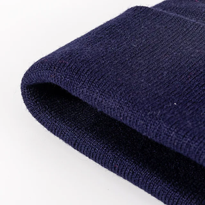 Offre Spéciale Haute Qualité Logo Personnalisé Crâne Chapeau Plaine Tricoté Acrylique Bonnet Pompon Hiver Automne Style pour Hommes Femmes pour Voyage - Product Image 3