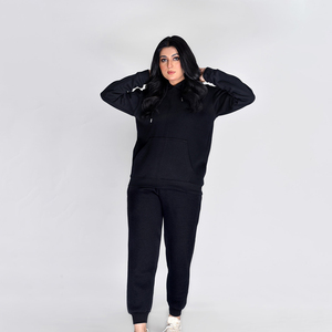 Ensemble de survêtement de maternité élégant en coton pour femmes avec capuche, haut à manches longues et pantalon à taille élastique pour le sport et le yoga - Product Image 1