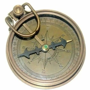 เข็มทิศทองเหลืองโบราณสลักลายการเดินเรือ - Product Image 1