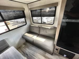 Autocaravana Usada Keystone Coleman 19R 2026 para Camping - Product Image 4