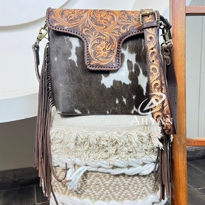 2025 à la mode tout nouveau concepteur peau de vache sac à bandoulière avec main repoussé en cuir frange rustique bandoulière sac à main sac à main pour les femmes - Product Image 1