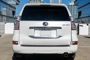 Lexus GX 460 Turbo R20 2020 d'occasion en parfait état, sièges en cuir, finition de luxe, transmission intégrale permanente, sièges trois rangées, faible kilométrage, intérieur clair - Product Image 5