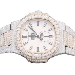 Montre Moissanite glacée élégante Diamètre du cadran de 41mm Pierres claires Construction durable en acier inoxydable Mécanique à la mode - Product Image 1