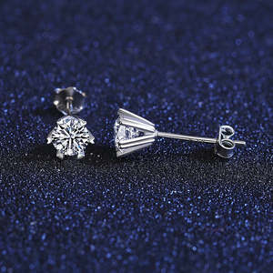 Pendientes de Moissanita con Forma de Corazón de 1 Quilate, Brillantes y Elegantes - Product Image 4