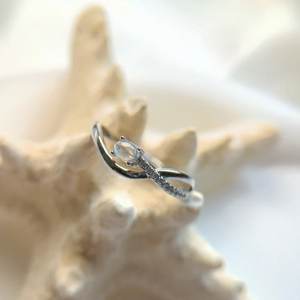 แหวนพลอยหลังเบี้ยทรงรีลายพระจันทร์สีรุ้งออกแบบได้ตามต้องการเครื่องประดับอัญมณีบำบัดชุบทองเงินสเตอร์ลิงสำหรับงานแต่งงาน - Product Image 1