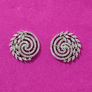 Pendientes colgantes de moda hechos a mano, últimas tapas de Zirconia cúbica de calidad de exportación con chapado en rodio de 2 tonos - Product Image 2