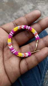 Pendientes de aro multicolores con cuentas de semillas de cristal de Estilo Vintage hechos a medida para tiendas de accesorios de moda y diseñadores de joyas - Product Image 2