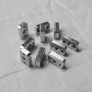 Tornos CNC personalizados de alta precisión Piezas de mecanizado de fresado Servicios de procesamiento de acero inoxidable y aluminio con tecnología de electroerosión por hilo - Product Image 1