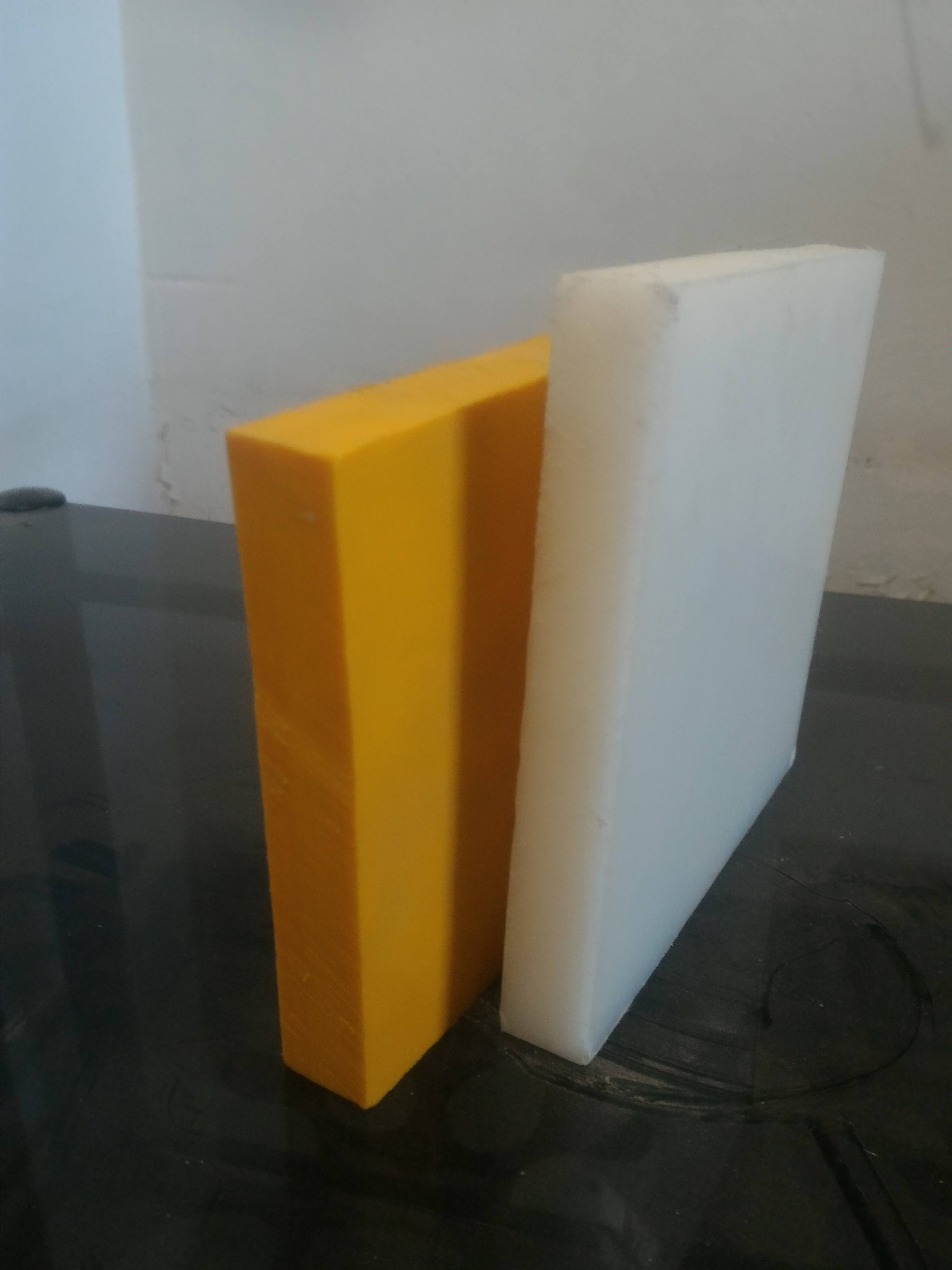 สีเหลือง