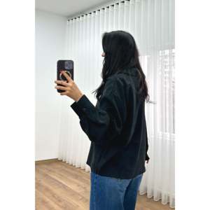 Blusa Elegante de Viscosa para Mujer, Cuello con Lazo, Color Negro, Corte Holgado para Oficina y Uso Diario - Product Image 5