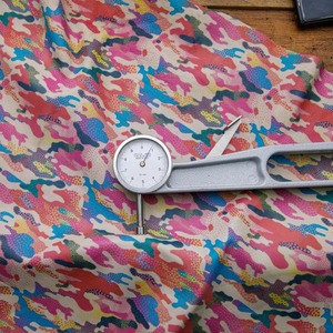 Peau de cuir de camouflage multicolore fantaisie personnalisable de 1 à 12 pieds carrés produits en cuir imprimés de fleurs. - Product Image 2