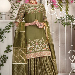 NEW--LATEST & belle robe de KURTA avec LEHENGA sur tissu de soie embellissant les perles de verre de cristal, DABKA pour le travail de fête @ 2022 - Product Image 1