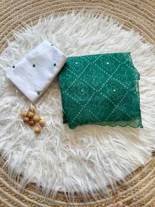 Saree en soie organza avec impression Bandhani et feuille de travail pour mariages et fêtes vêtements indiens et pakistanais - Product Image 4